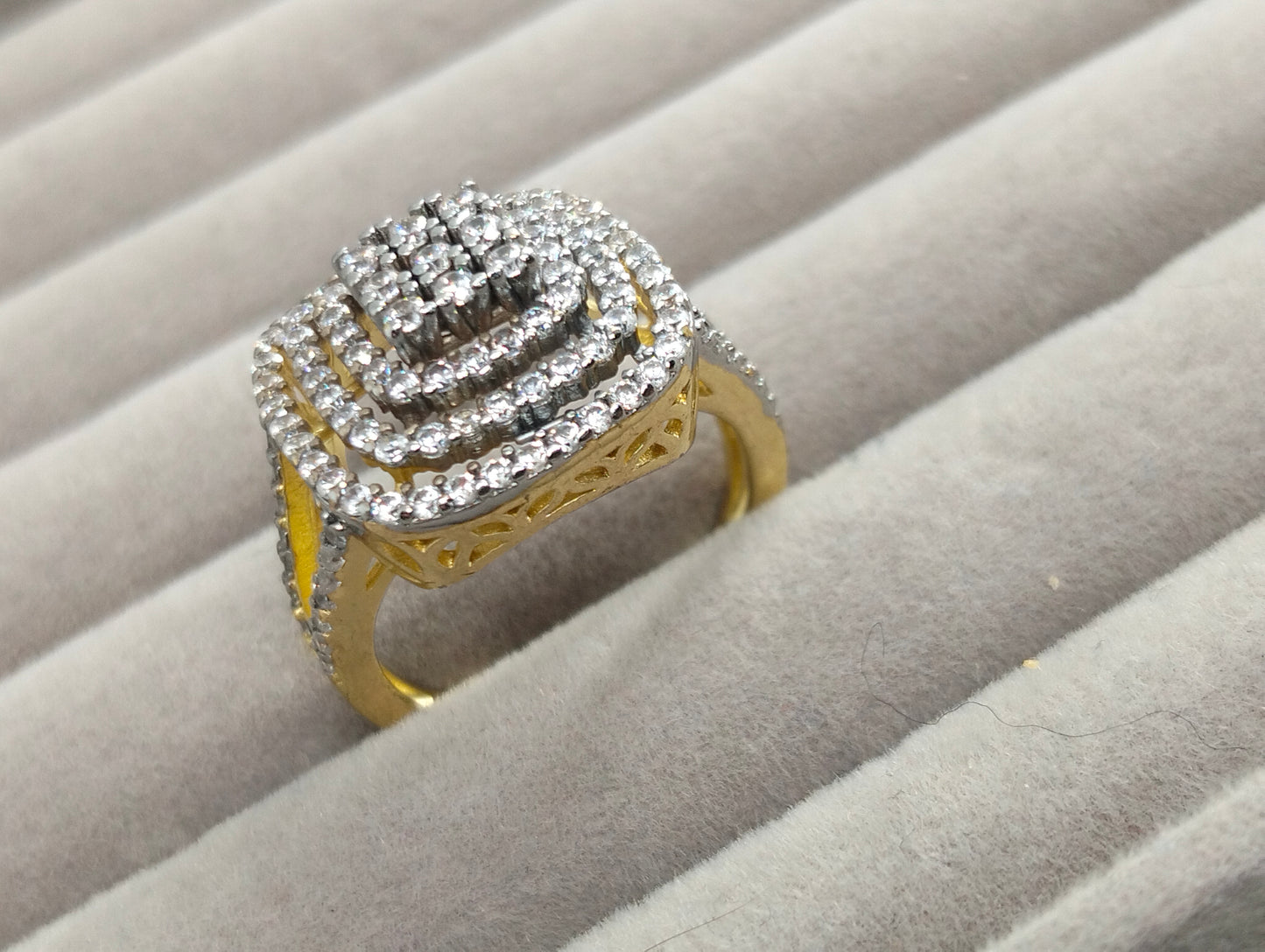 Diamond look|Two toned ring with cubic zircon