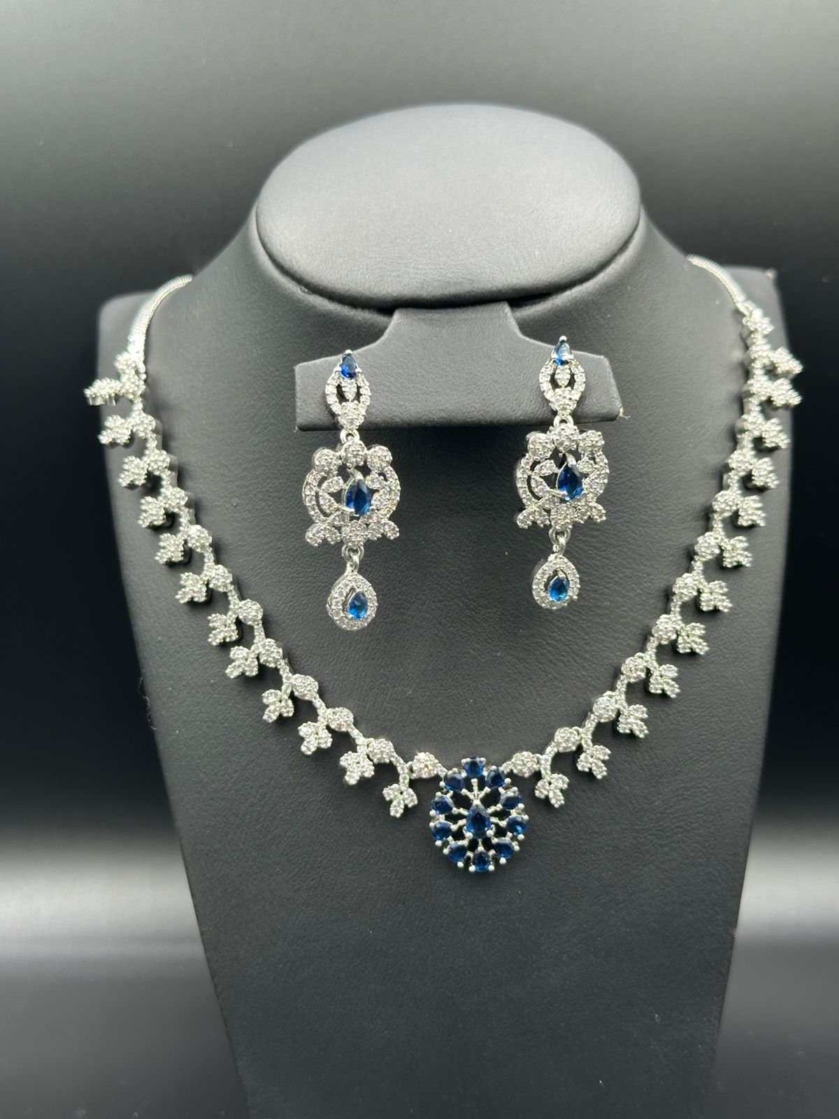 Blue Sapphire Elegance Necklace – Silver Finish