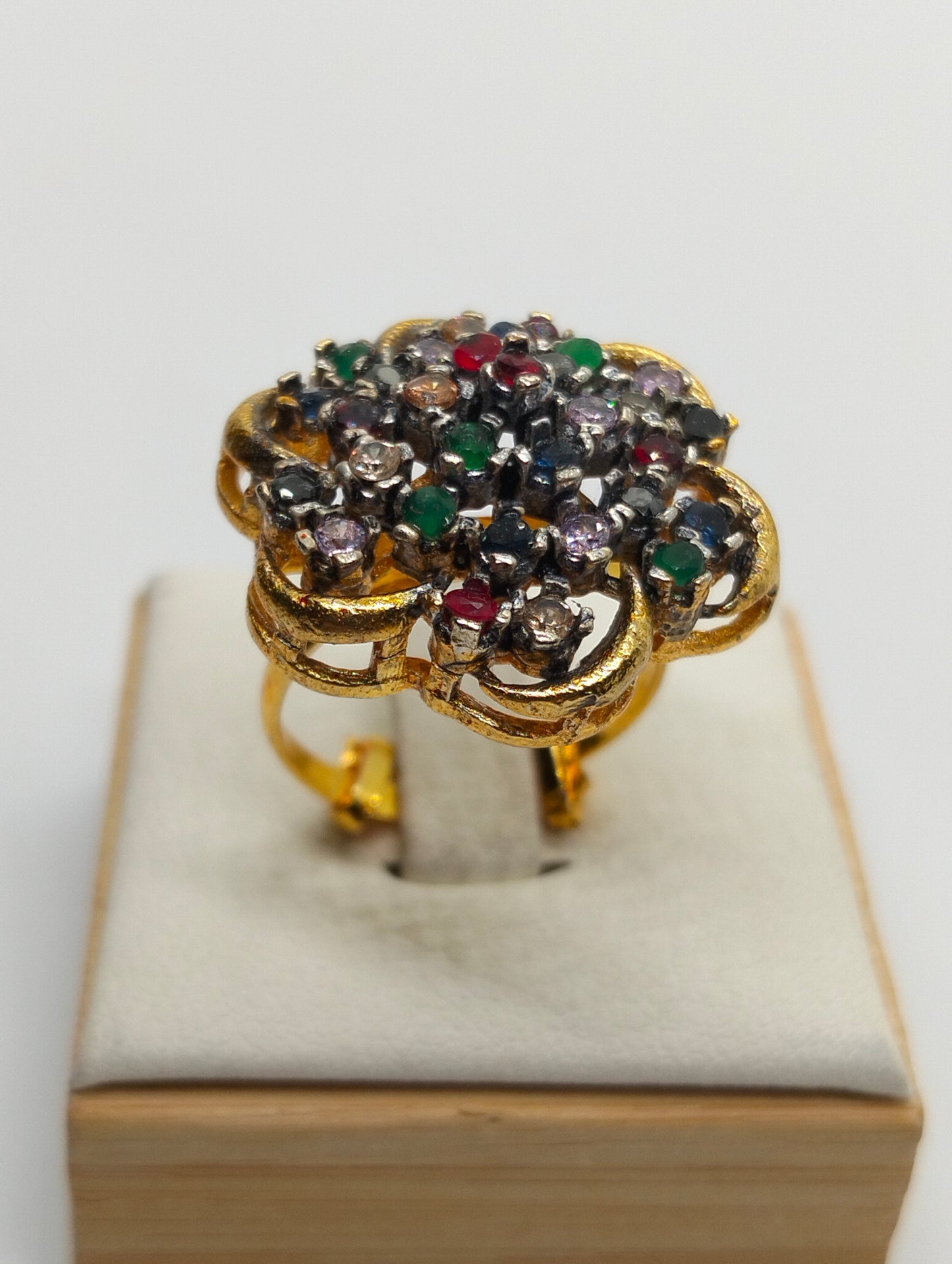Multi stone adjustable ring in casting