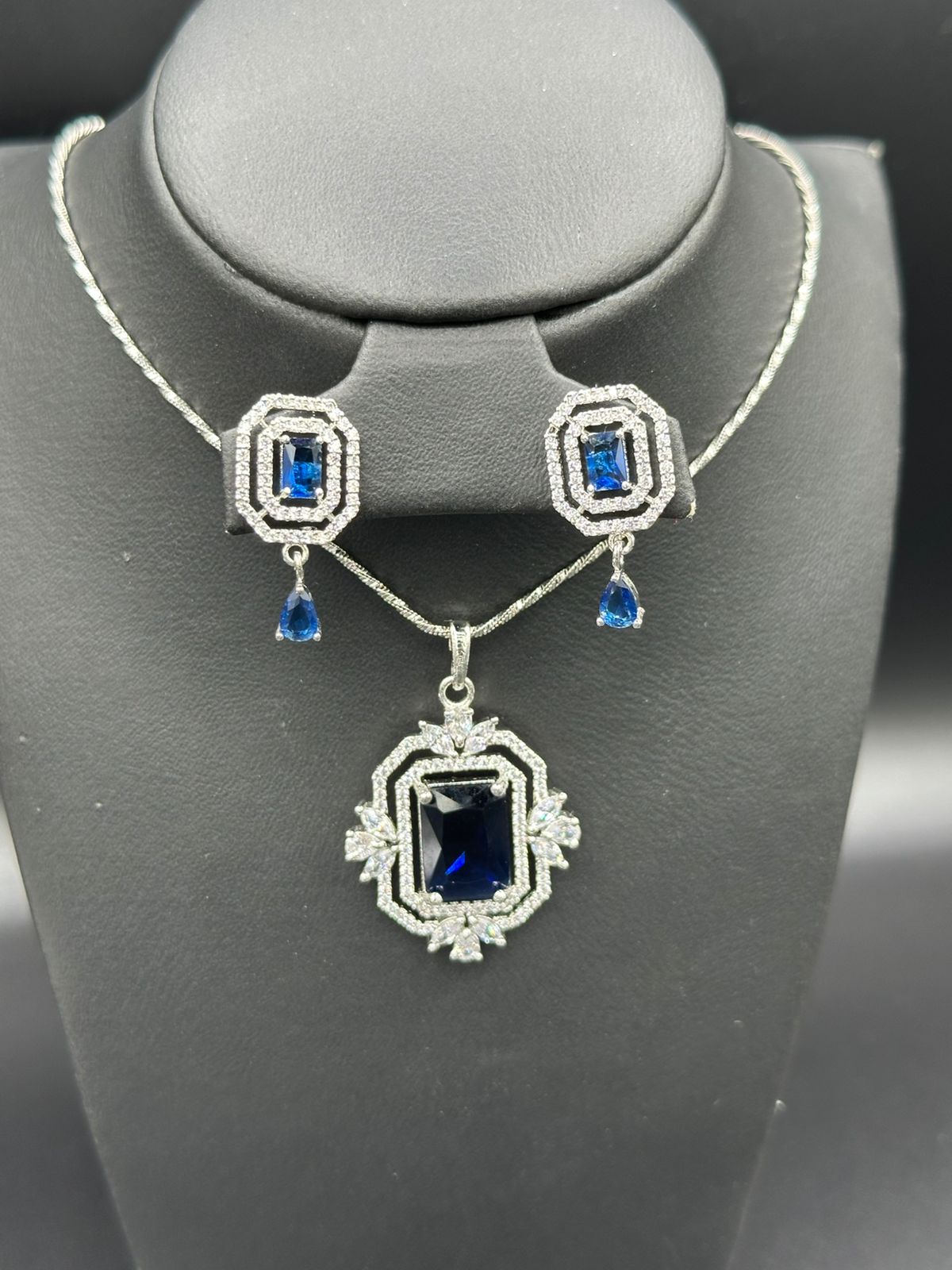 Royal Sapphire One Carat Pendant Set