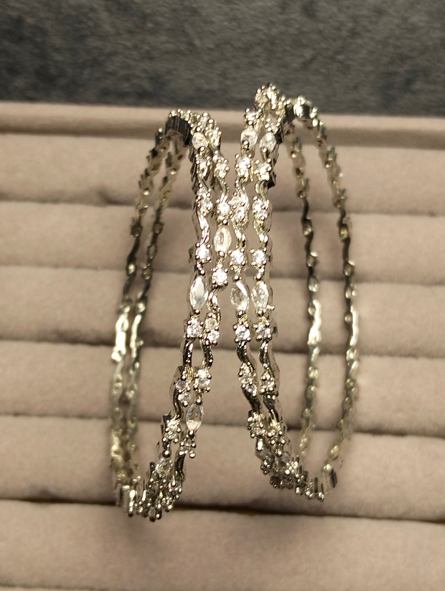 One carat silver rhodium plated kangania
