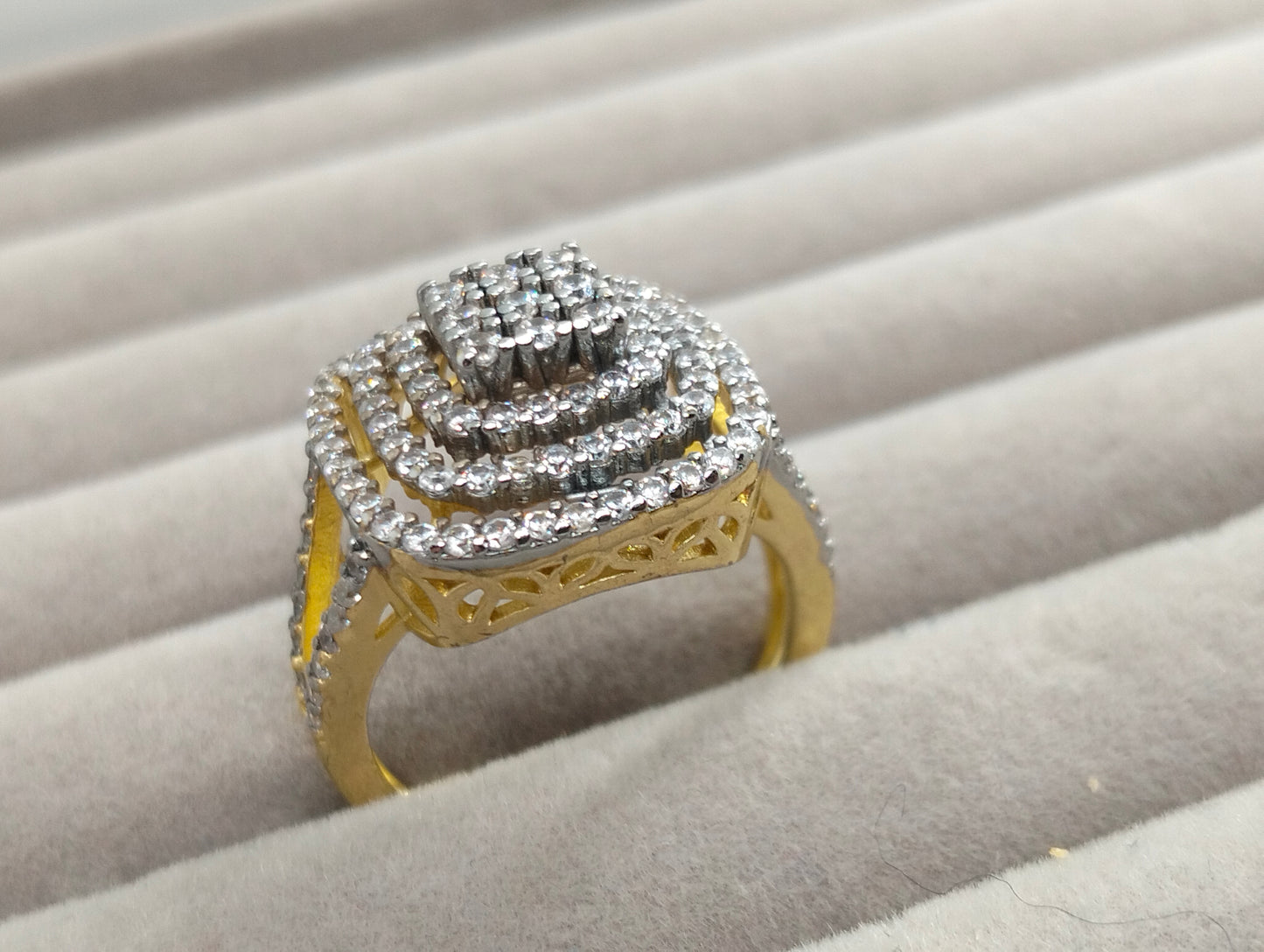 Diamond look|Two toned ring with cubic zircon