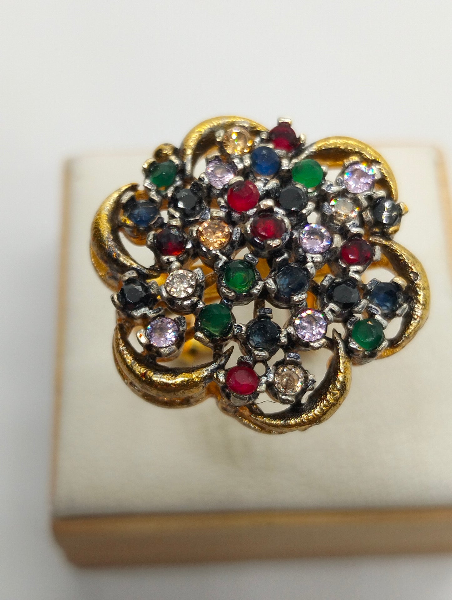 Multi stone adjustable ring in casting