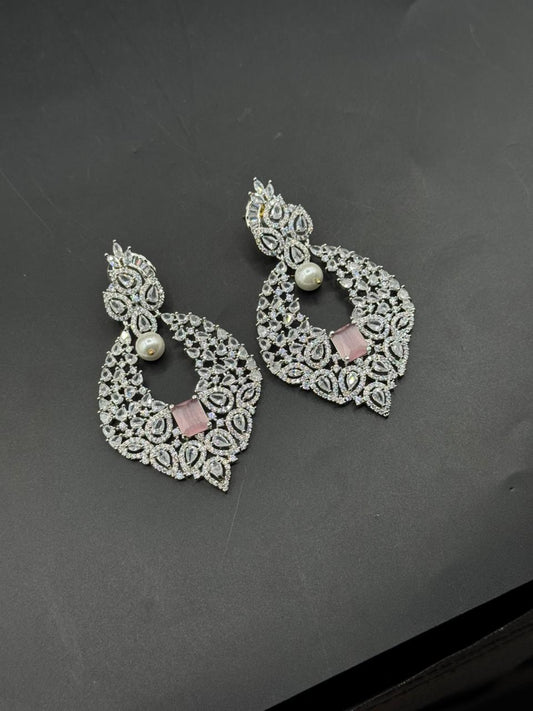 Statement Earing in one carat with semi precious stones
