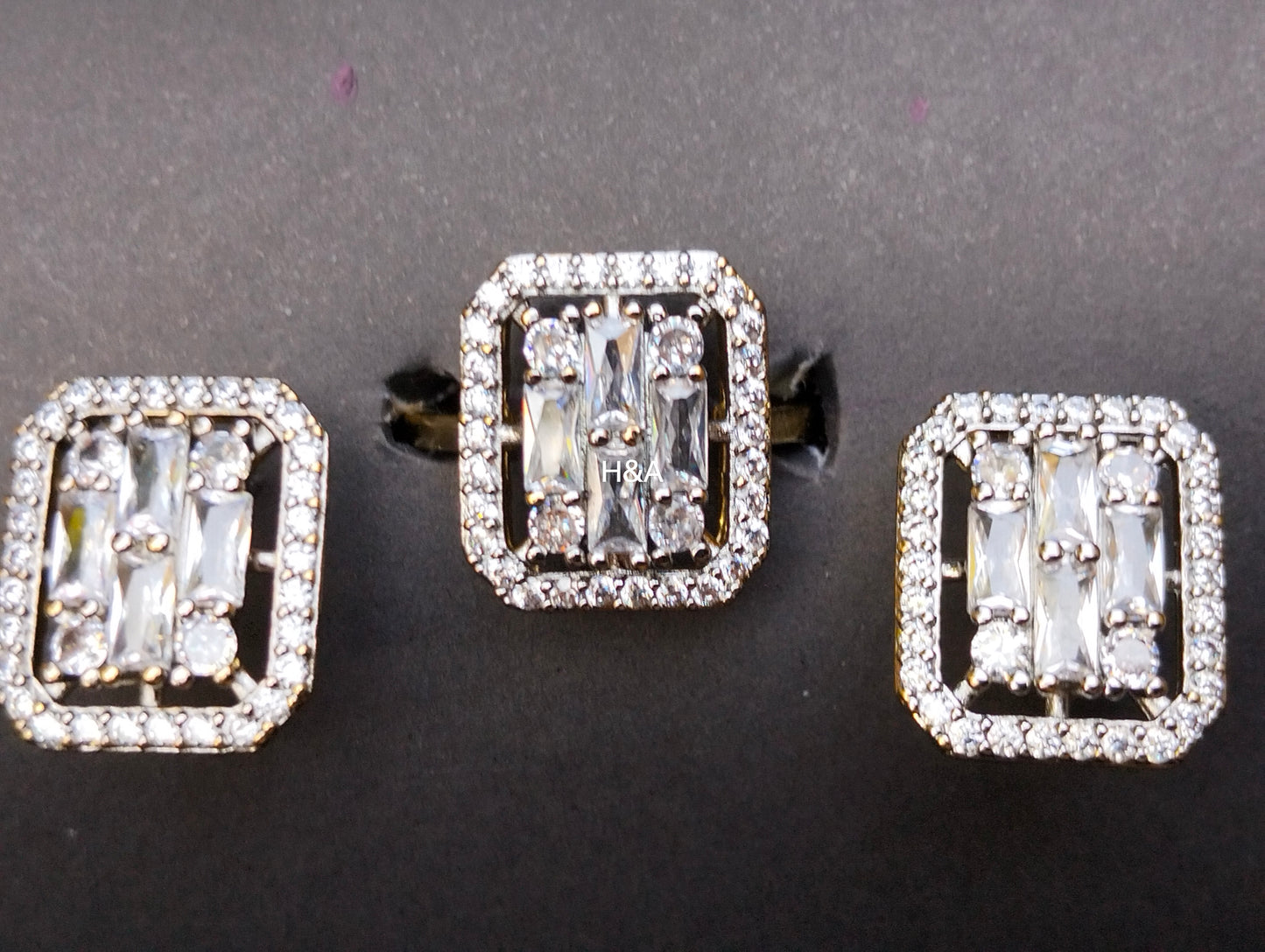 Two toned ring earings set