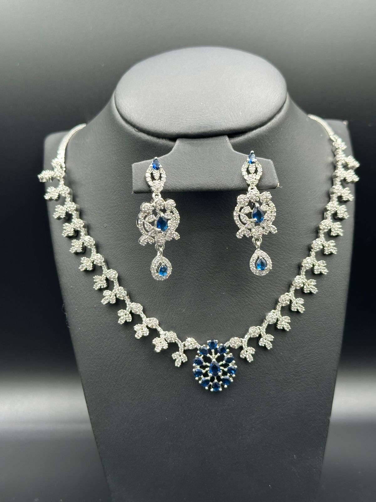 Blue Sapphire Elegance Necklace – Silver Finish