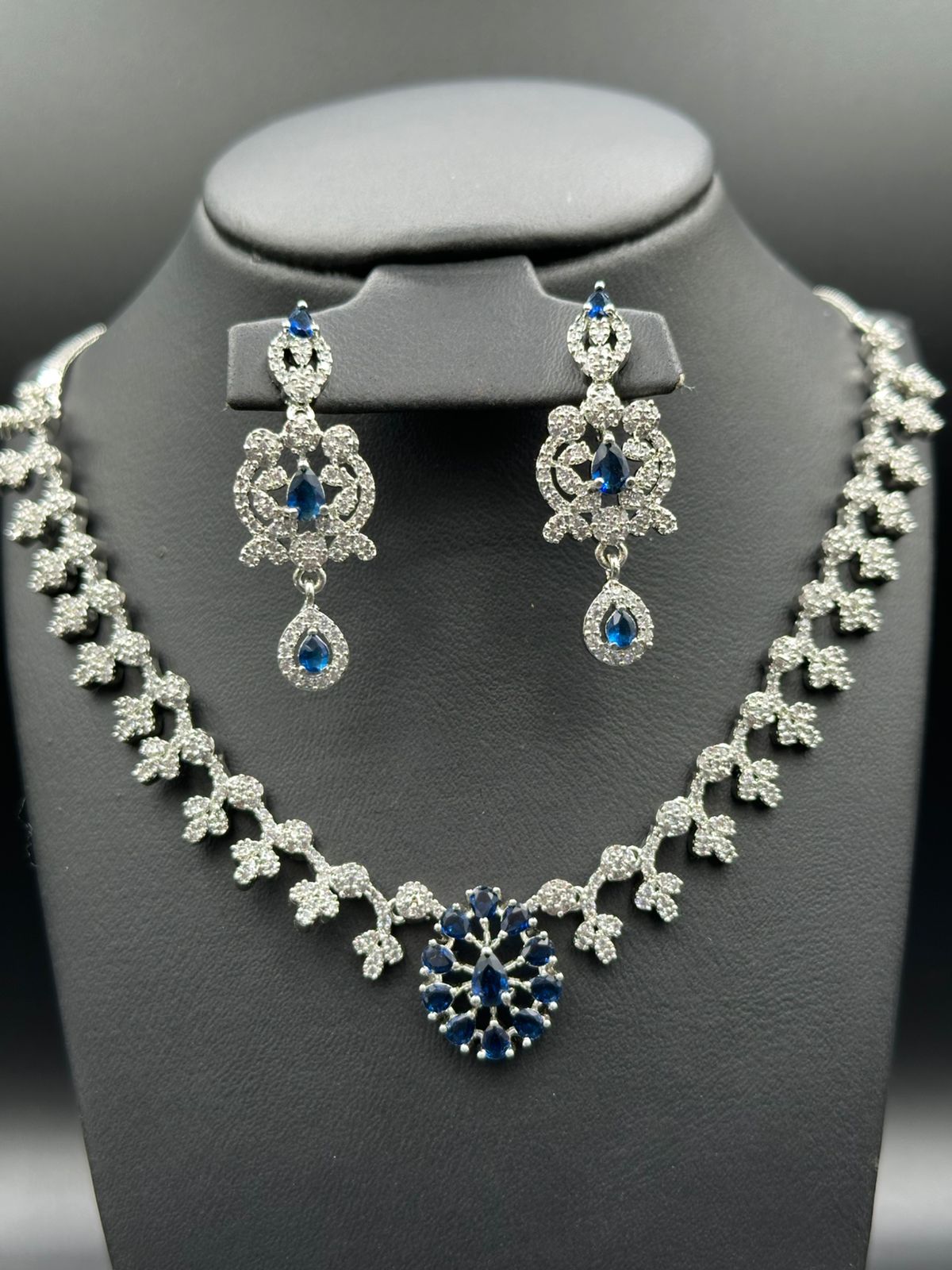 Blue Sapphire Elegance Necklace – Silver Finish