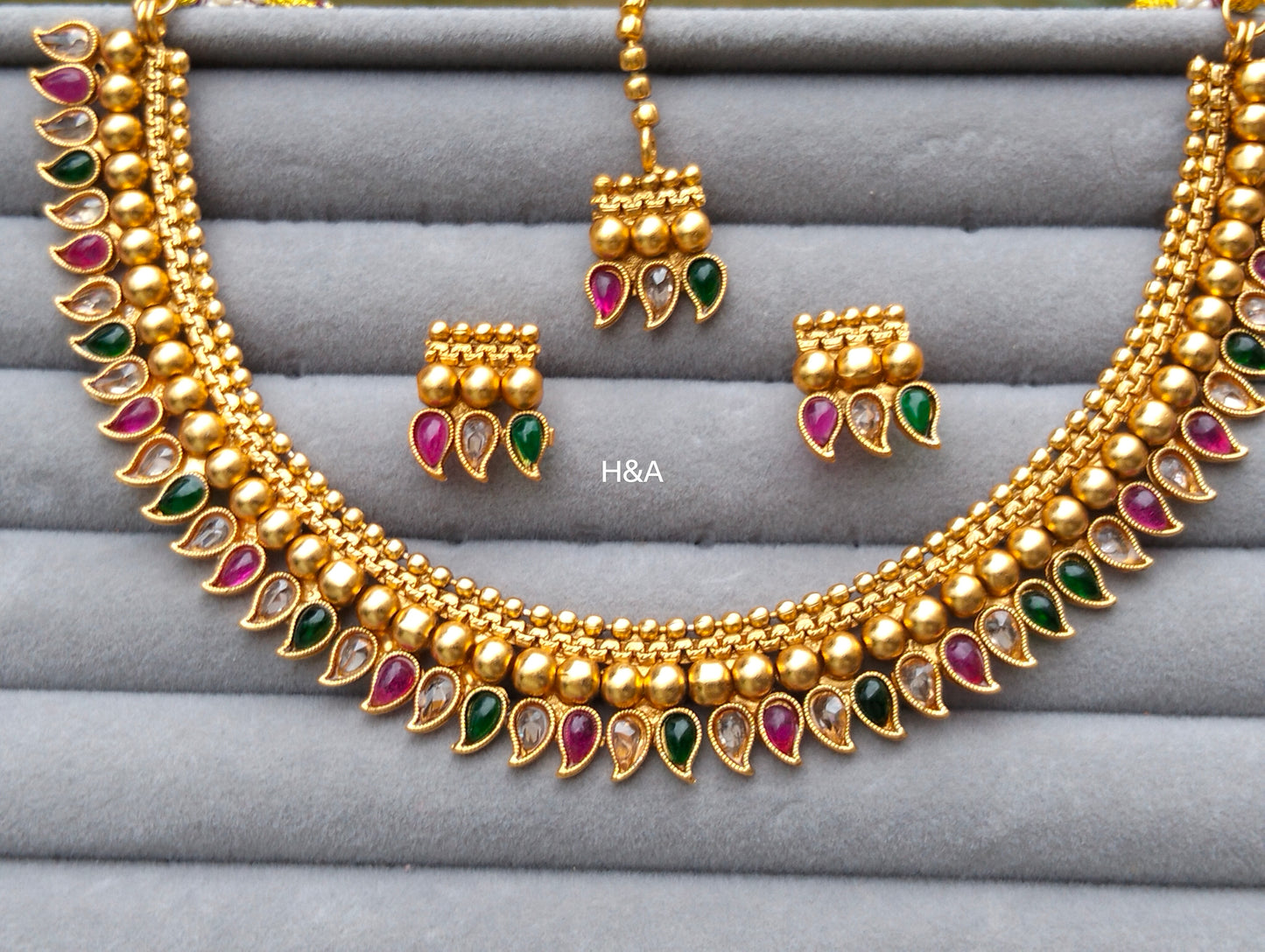 Multi stone rajwari set