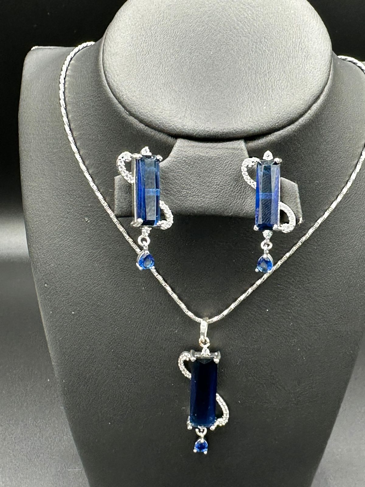 Blue Sapphire Rectangle One Carat Pendant Set
