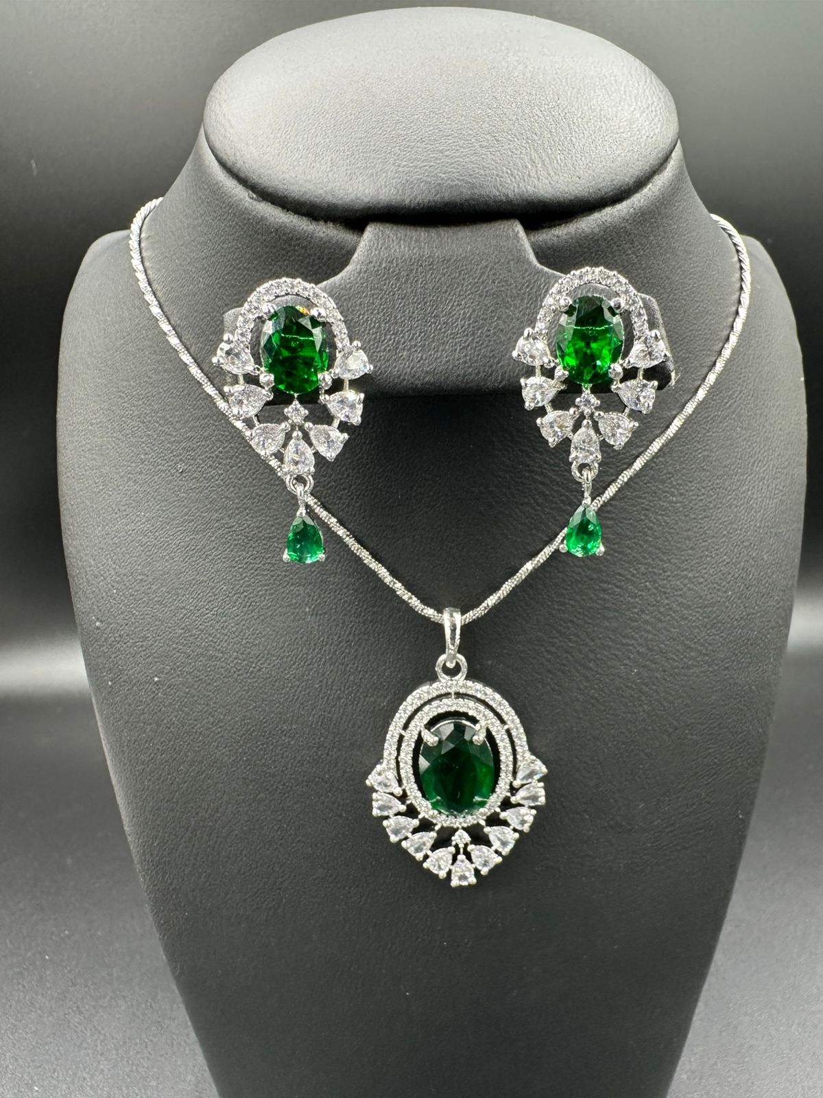 The Royal Azure | One Carat Emerald & Silver Pendent Set