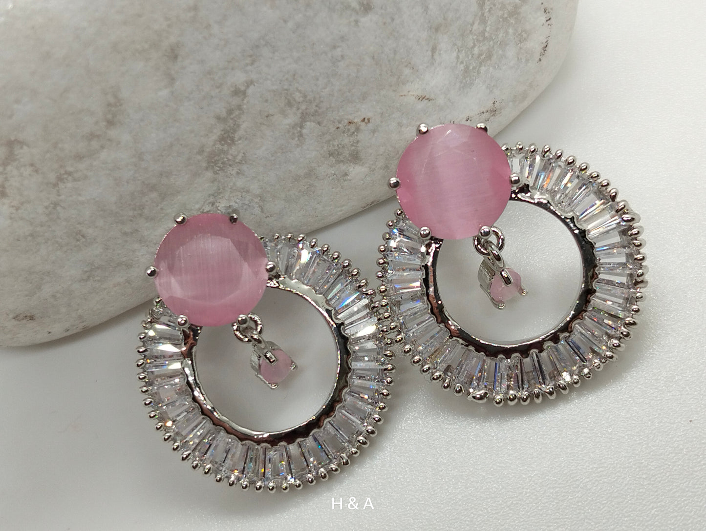 Earing circle in pink semi precious stone