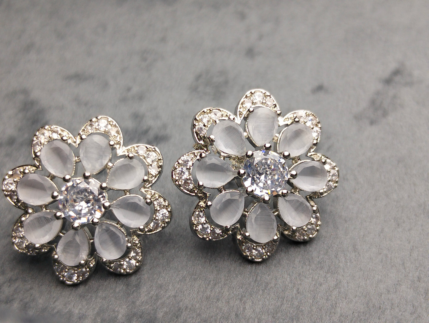 Grey stone 🩶 stud