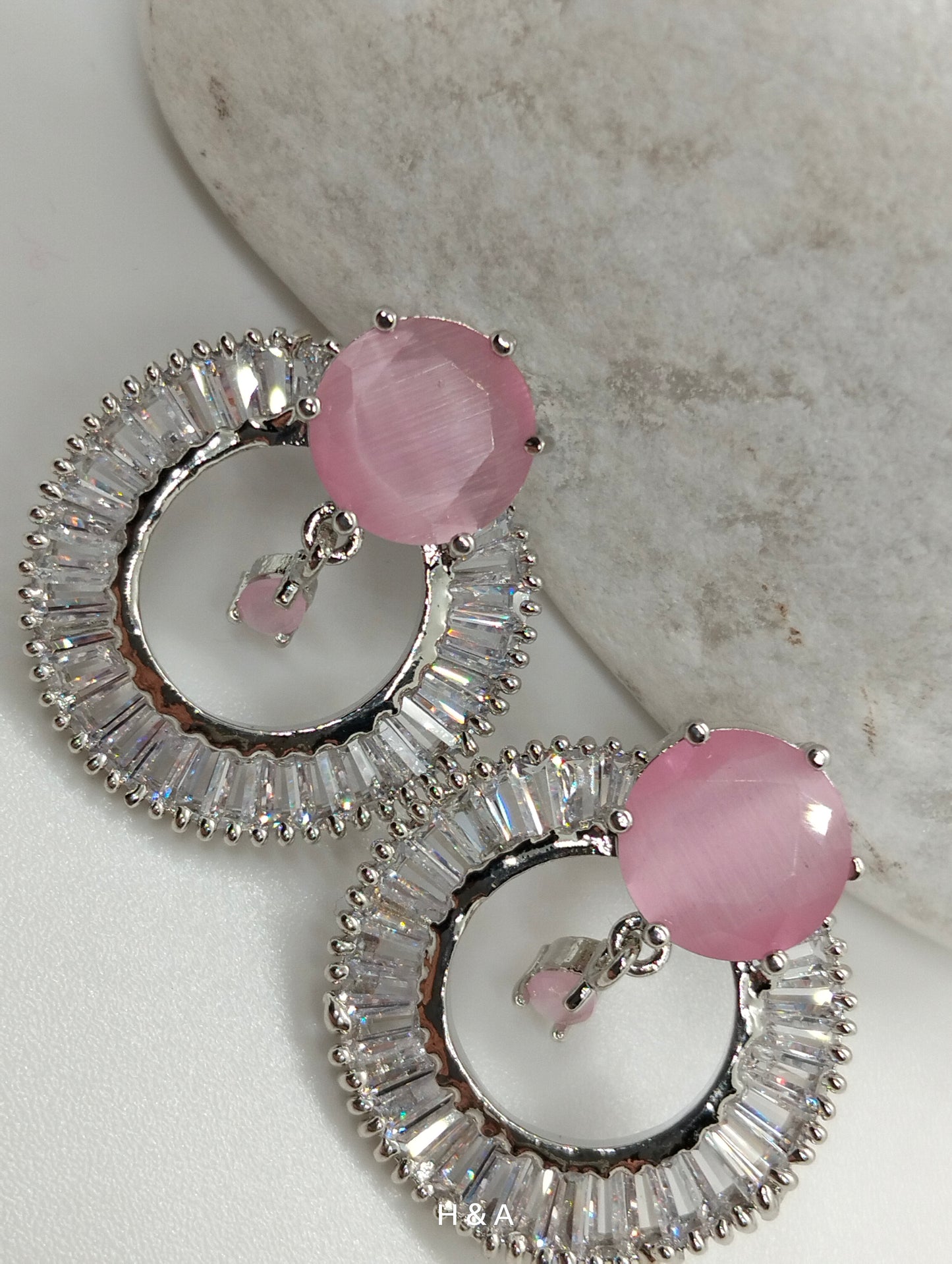 Earing circle in pink semi precious stone