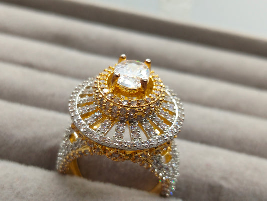 Statement two toned ring in one carat