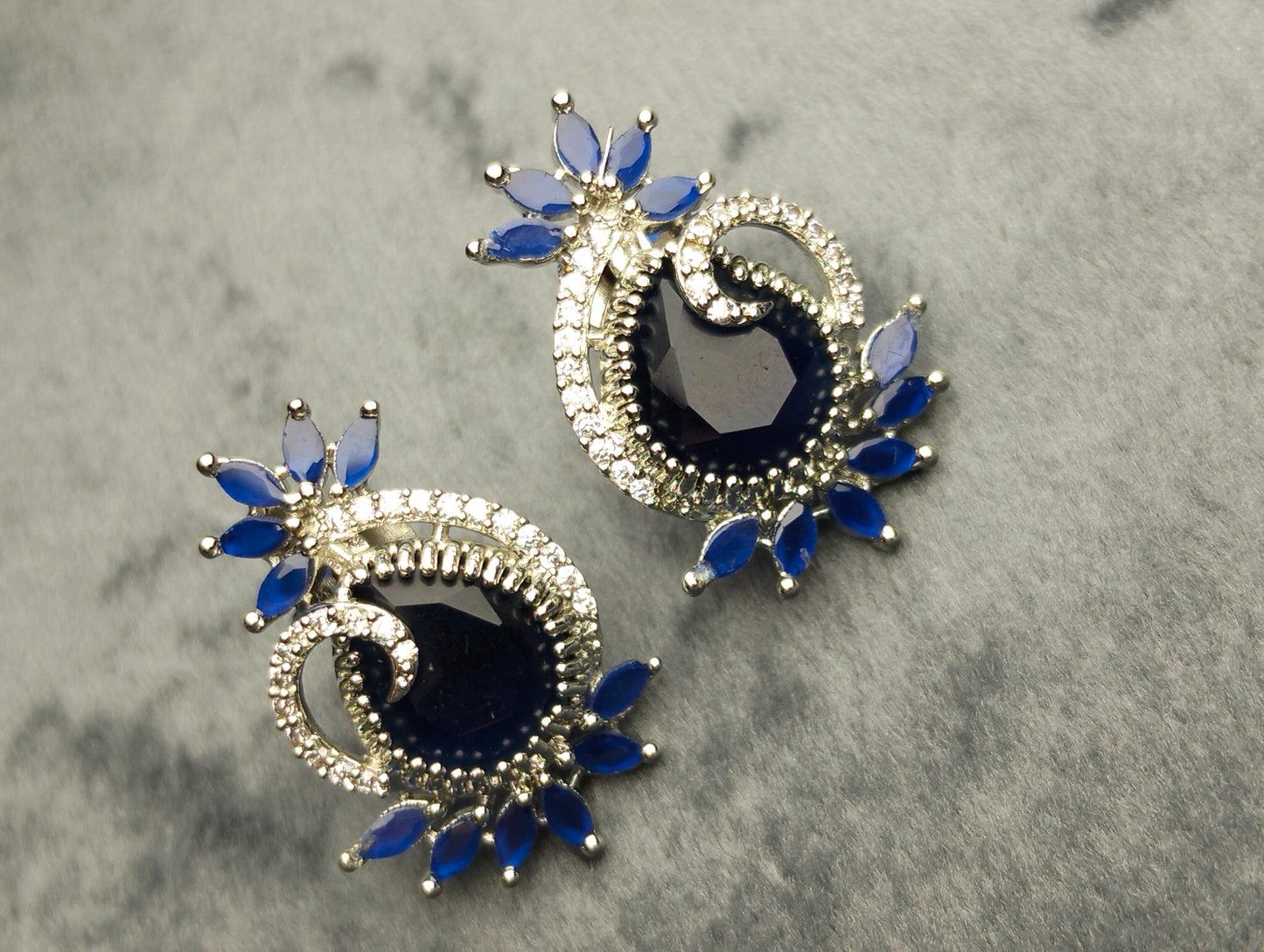 Blue stone 💙 stud