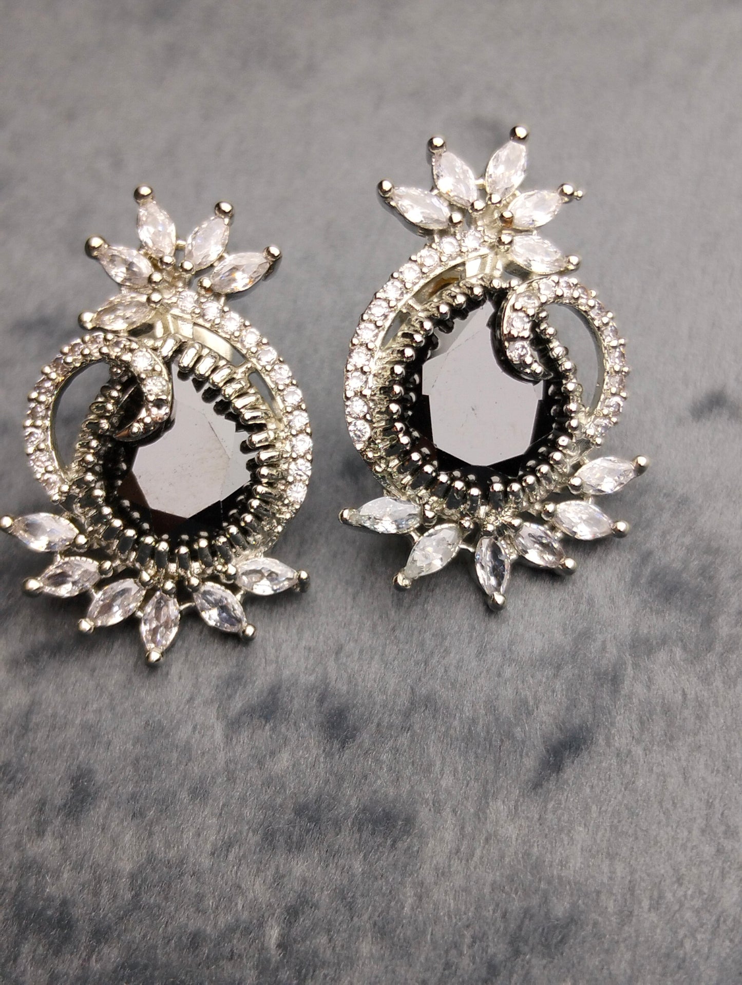 Black 🖤 stone stud