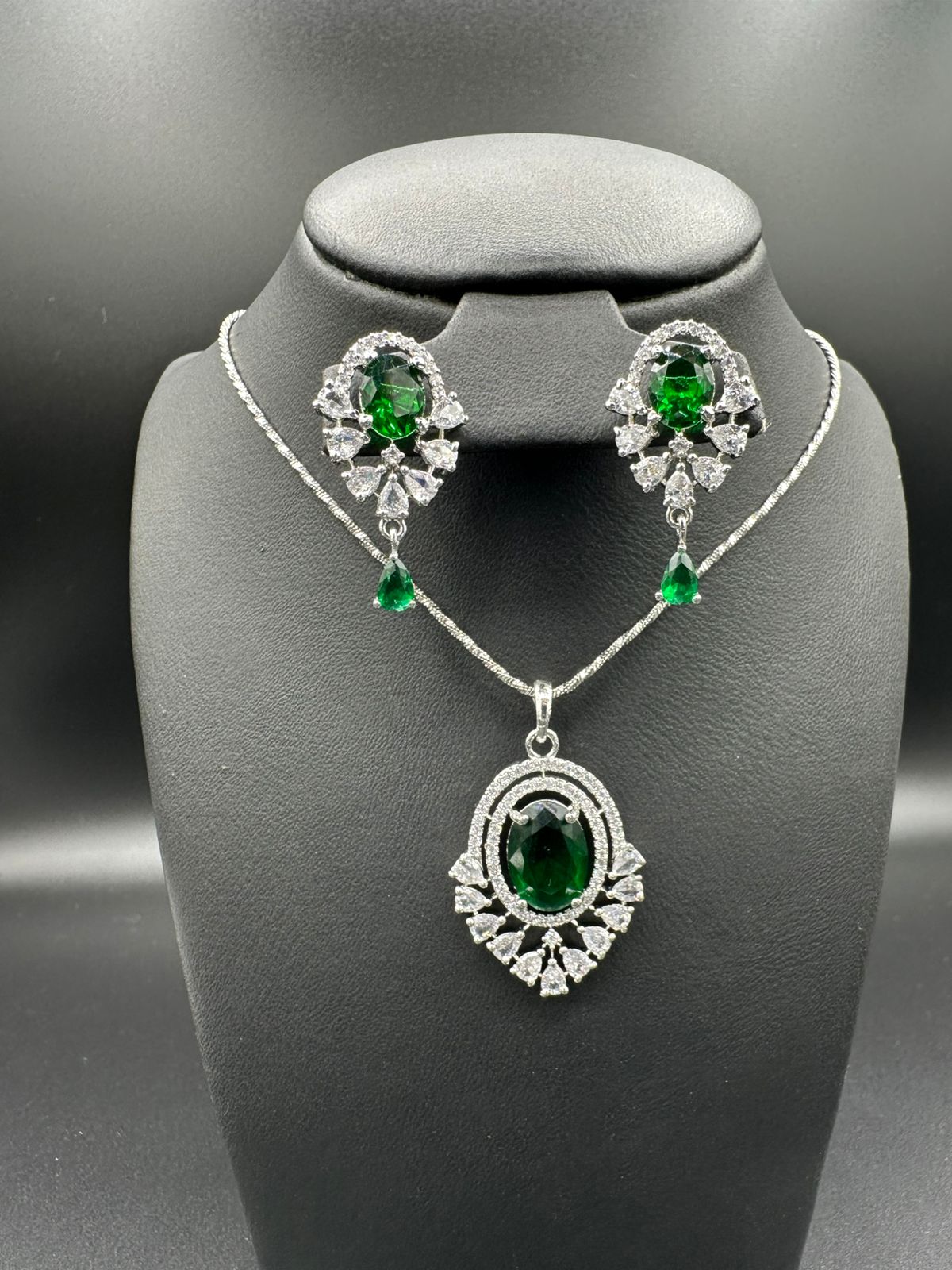 The Royal Azure | One Carat Emerald & Silver Pendent Set