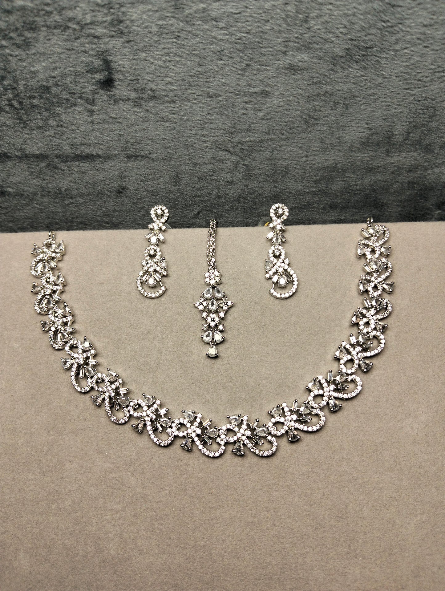 Silver rhodium plated necklace