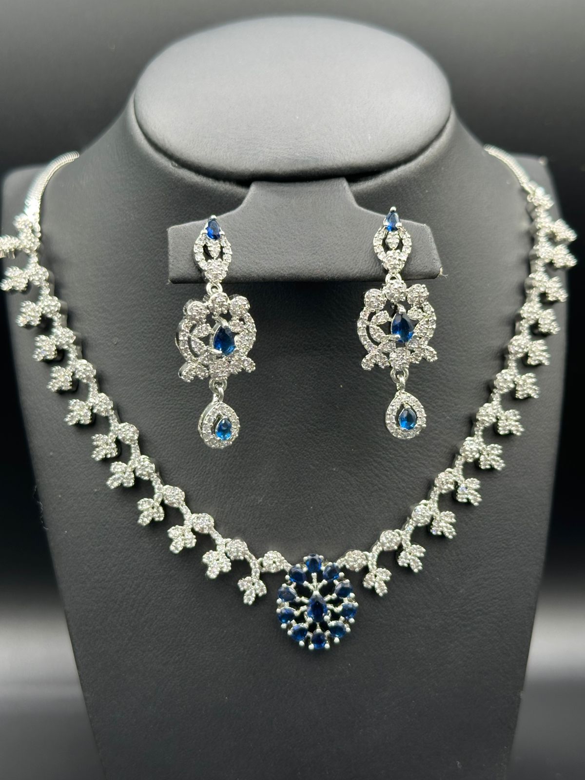 Blue Sapphire Elegance Necklace – Silver Finish
