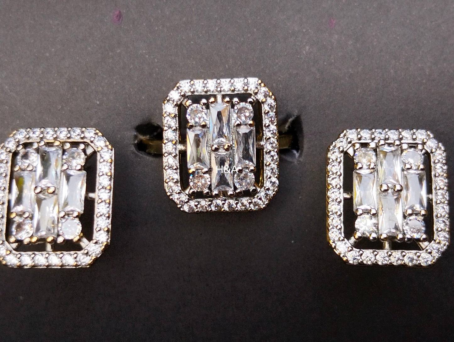 Two toned ring earings set