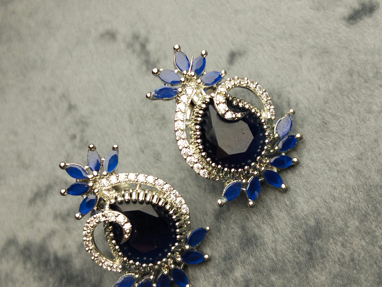 Blue stone 💙 stud