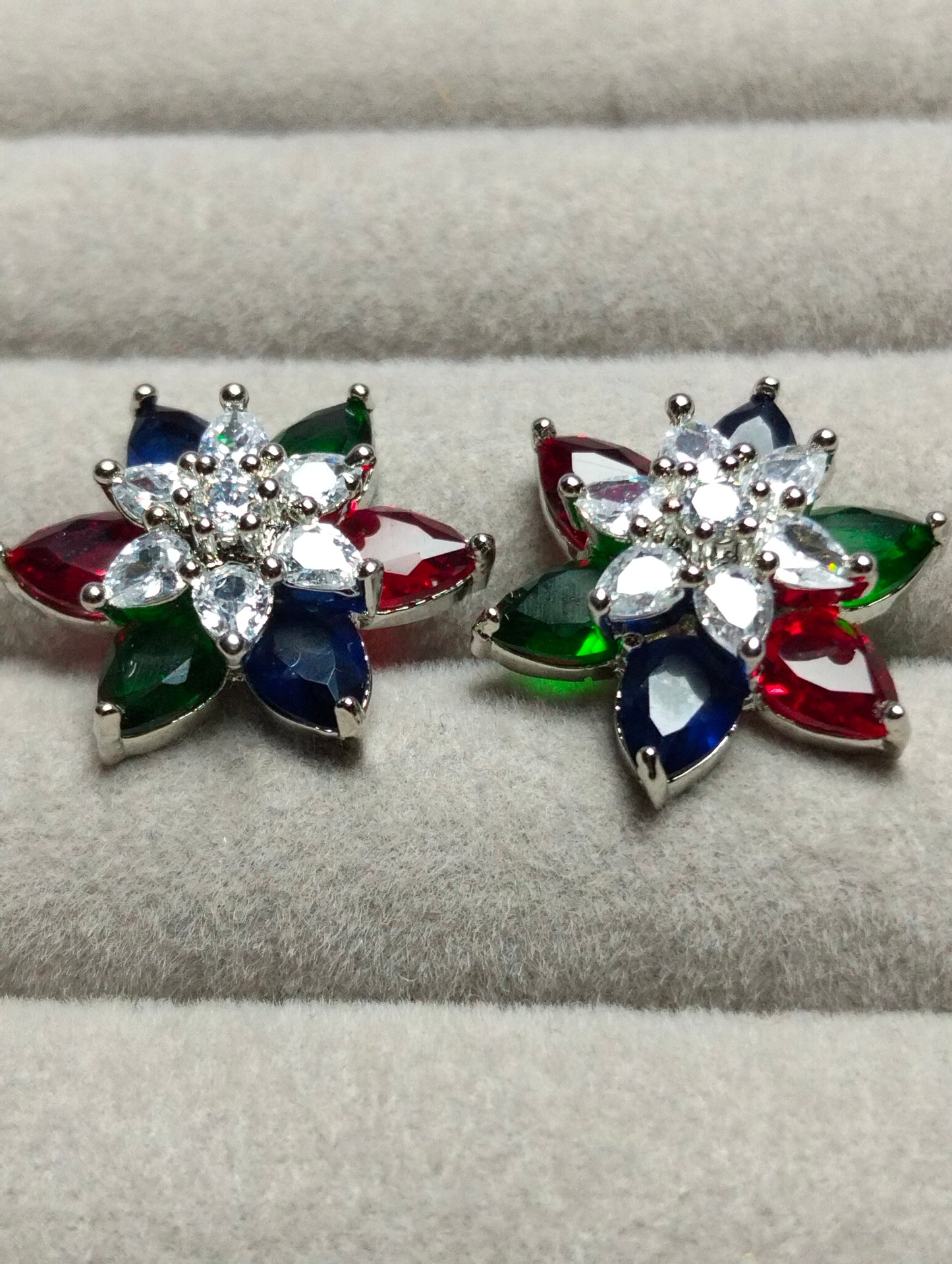 Multi stone stud