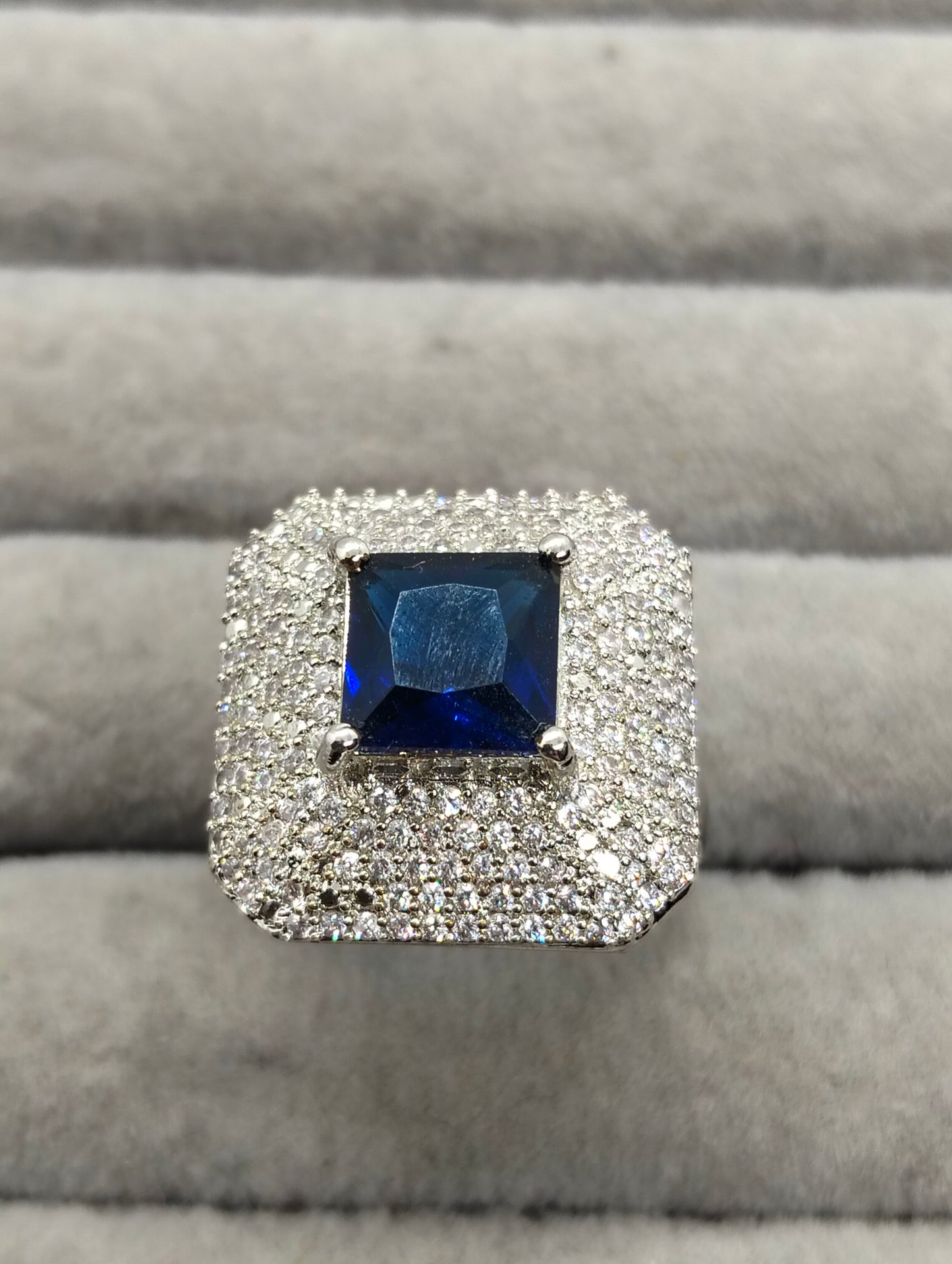 Blue stone adjustable ring in one carat silver rhodium plated