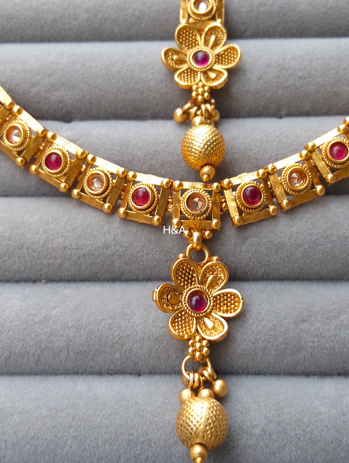 Rajwari indian gold polished necklace