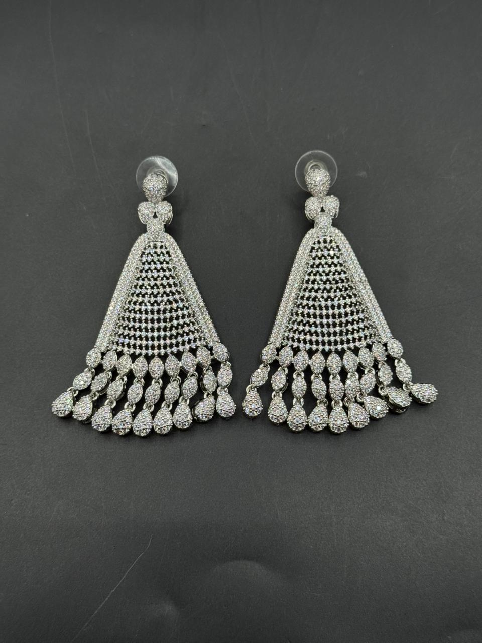 Statement Earing in diamond cut style