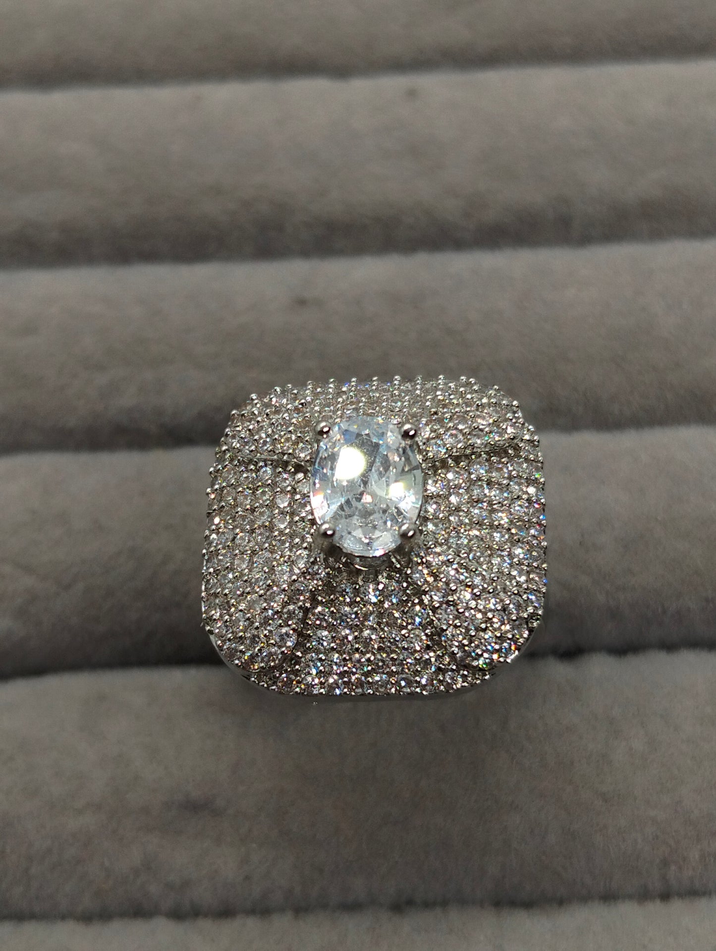 One carat silver rhodium plated ring in white stone adjustable