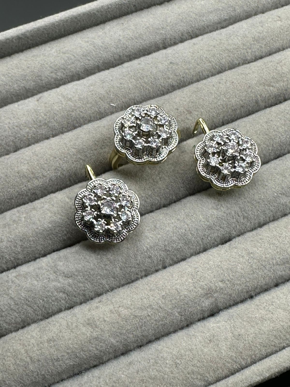Two Toned Polish with Uncut stones & Victorian finish Set