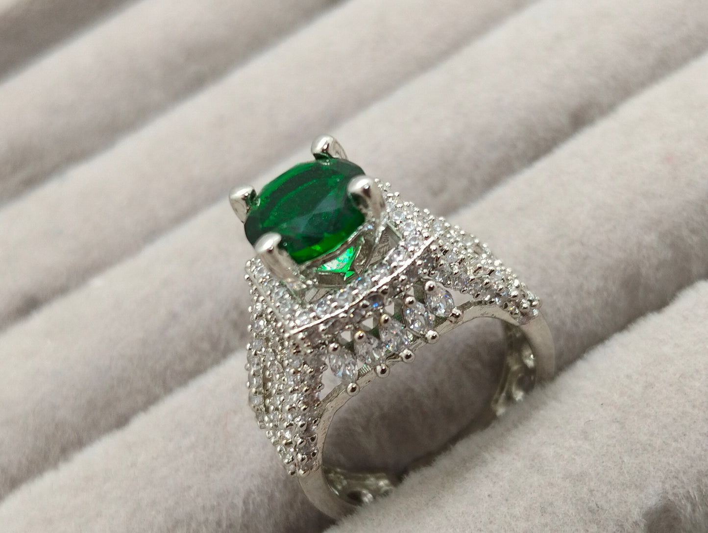 Green 💚 stone adjustable tower ring in one carat silver rhodium plated