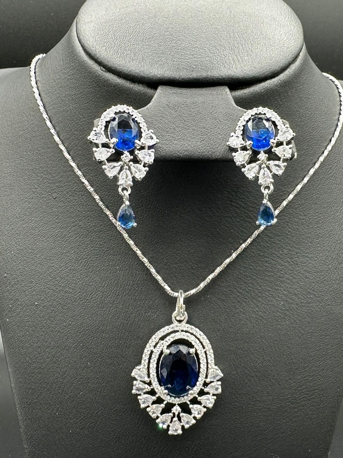 The Royal Azure | One Carat Blue & Silver Pendent Set