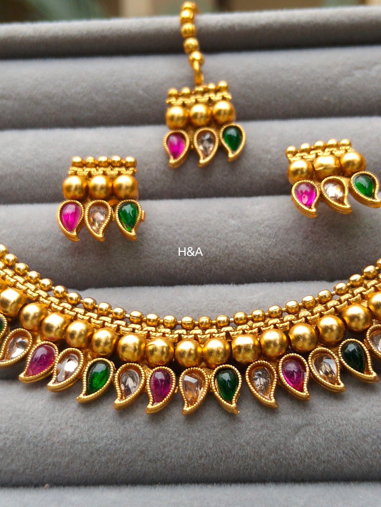 Multi stone rajwari set