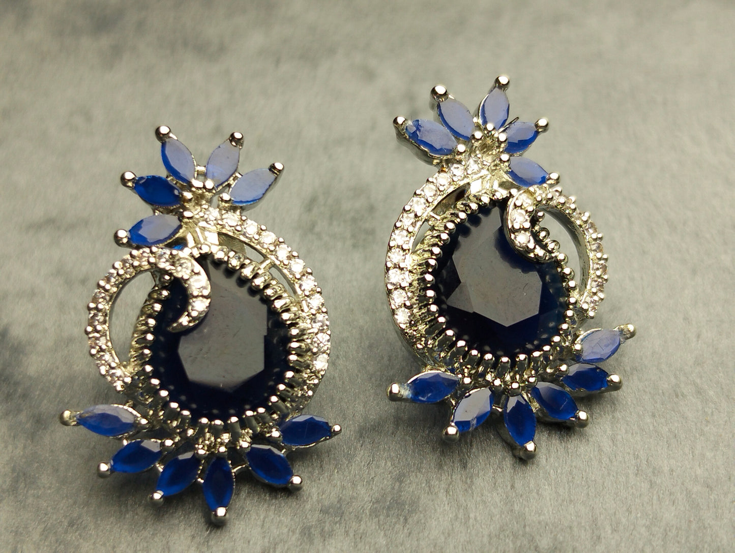 Blue stone 💙 stud