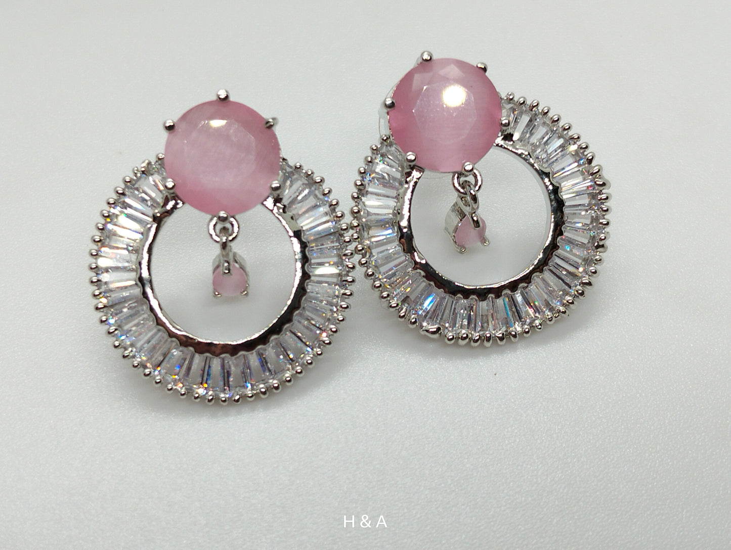Earing circle in pink semi precious stone