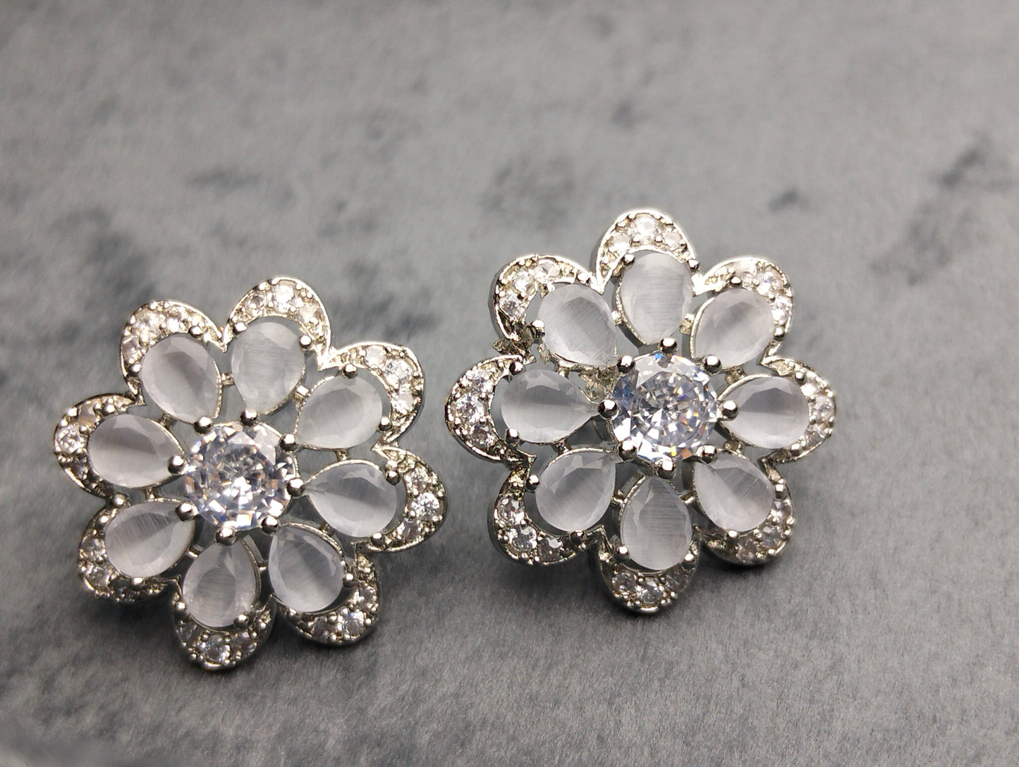 Grey stone 🩶 stud